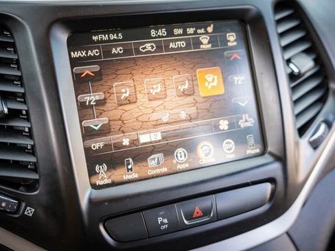 Used 2018 Jeep Cherokee Trailhawk w/ Cold Weather Group image 22