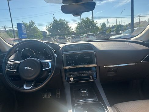 Used 2019 Jaguar F-PACE Prestige AWD/4WD image 8