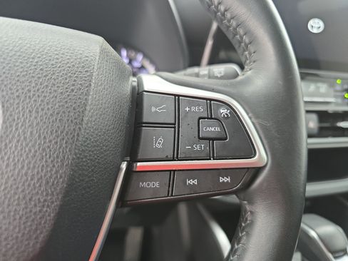 Used 2023 Toyota Highlander L image 19