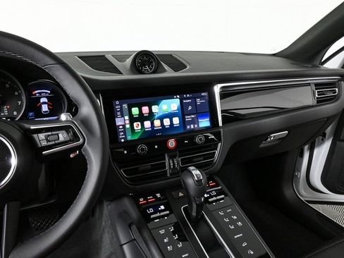 Certified 2025 Porsche Macan AWD image 13