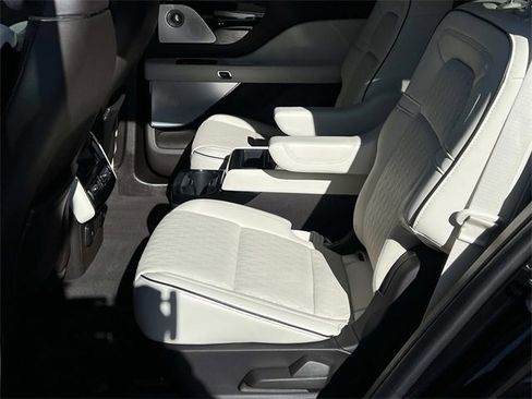 Used 2023 Lincoln Aviator Black Label w/ Jet Package image 12