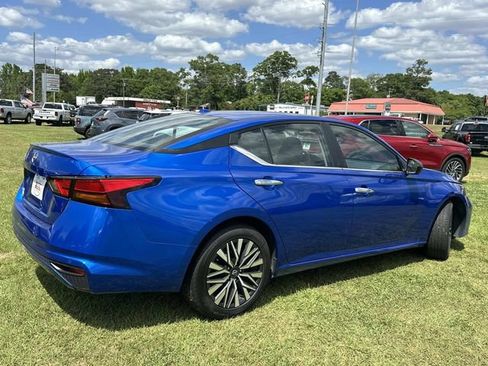 Used 2025 Nissan Altima 2.5 SV FWD image 9