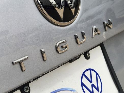 New 2024 Volkswagen Tiguan SE image 7