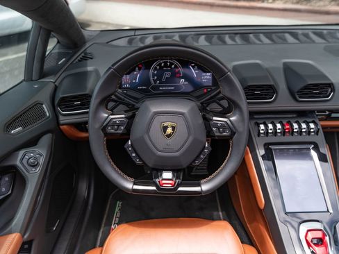 Used 2023 Lamborghini Huracan EVO AWD/4WD image 7