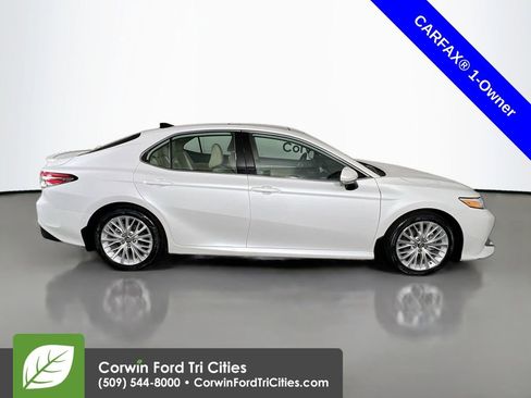 Used 2019 Toyota Camry XLE image 18