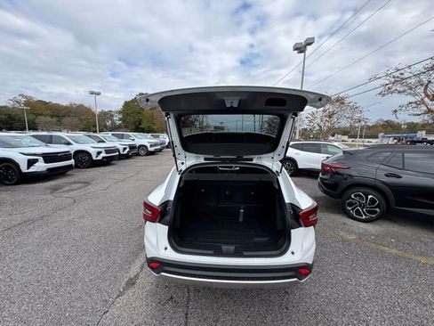 New 2026 Chevrolet Trax LT w/ Sunroof Package image 6