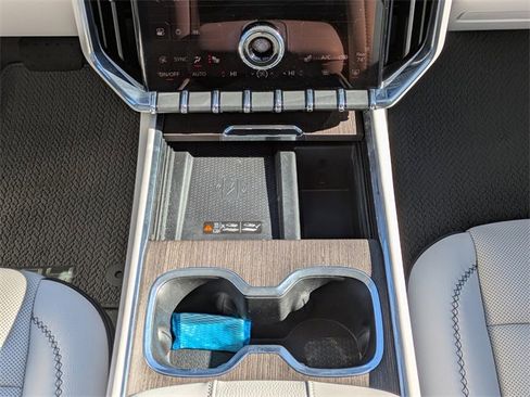 Used 2024 GMC Acadia Denali image 19