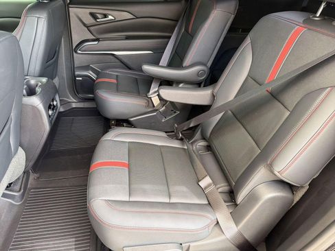 Used 2024 Chevrolet Traverse RS image 27