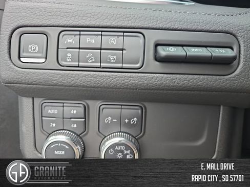 Used 2024 GMC Yukon XL Denali AWD/4WD image 31