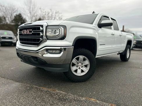 Used 2017 GMC Sierra 1500 SLE w/ SLE Value Package image 4
