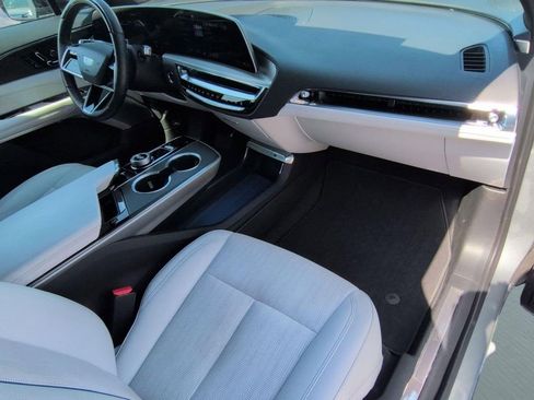 Certified 2024 Cadillac Lyriq Luxury AWD/4WD image 18