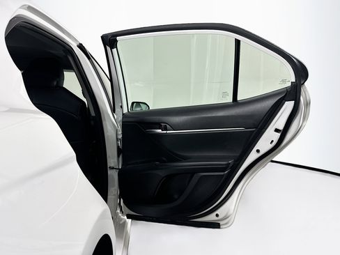 Used 2023 Toyota Camry SE w/ Cold Weather Package image 29