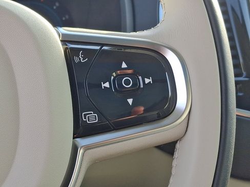 Certified 2024 Volvo XC90 B6 Plus image 24