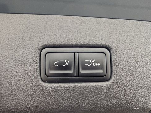 Used 2024 Kia Carnival EX image 15