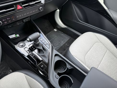 New 2025 Kia Niro SX Touring image 13