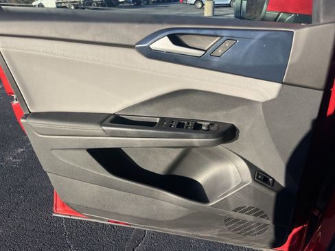 Used 2024 Volkswagen Taos SE image 9