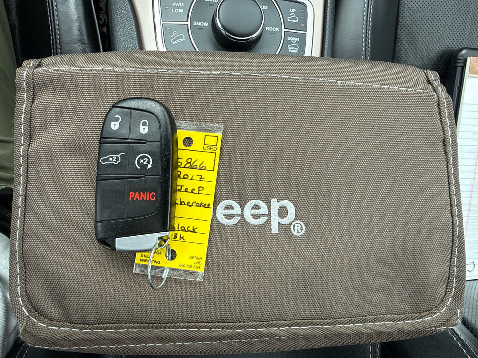 Used 2017 Jeep Grand Cherokee Overland w/ Jeep Active Safety Group AWD/4WD image 28