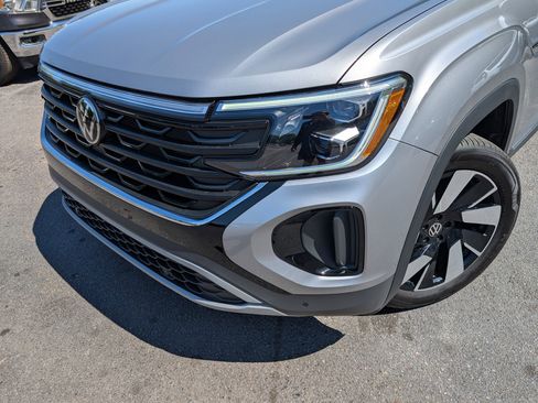 Used 2025 Volkswagen Atlas Cross Sport SEL image 13