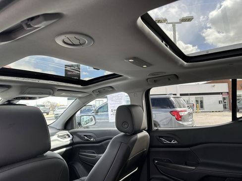 Certified 2023 GMC Acadia SLT w/ Preferred Package image 21