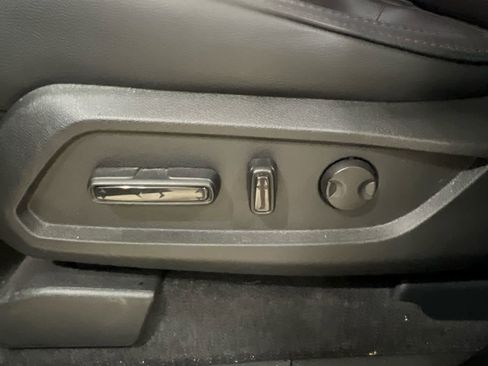 Used 2025 Honda Pilot Black Edition image 15