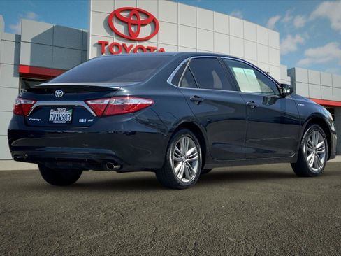 Used 2017 Toyota Camry SE FWD image 3