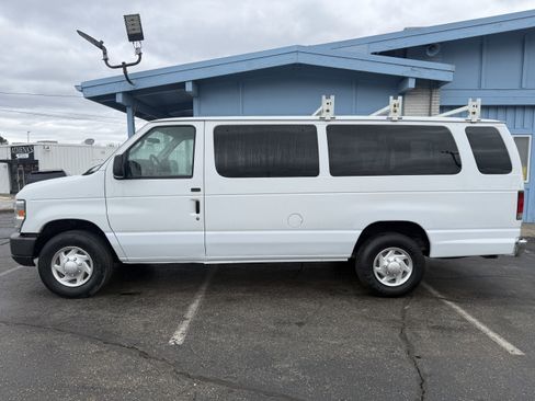 Used 2011 Ford E-350 and Econoline 350 XLT image 2