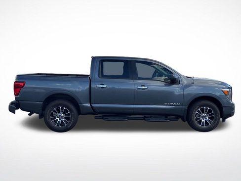 Used 2021 Nissan Titan SV w/ Accessory Utility Package image 5