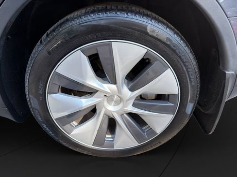 Used 2023 Tesla Model Y Long Range AWD/4WD image 22