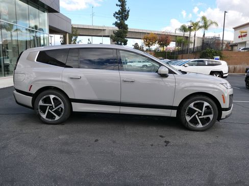 New 2026 Hyundai Ioniq 9 Calligraphy w/ Tow & Go Package AWD/4WD image 2