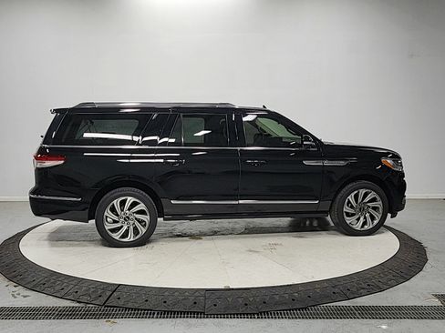 Used 2023 Lincoln Navigator L Reserve AWD/4WD image 8