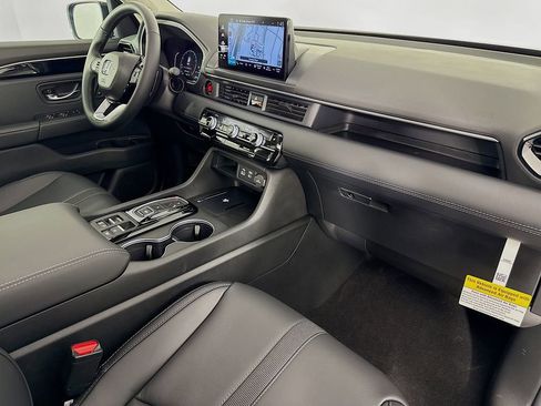 New 2025 Honda Pilot Touring image 39
