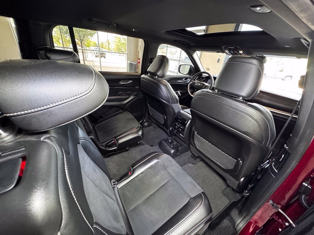 Used 2024 Jeep Grand Cherokee L Altitude AWD/4WD image 52