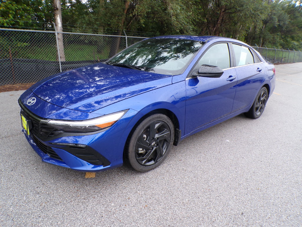 Certified 2026 Hyundai Elantra SEL Sport Premium FWD image 2
