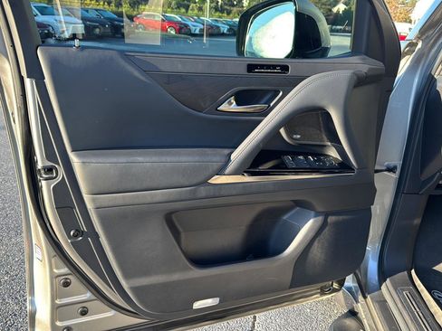 Used 2023 Lexus LX 600 4WD w/ Luxury Package image 14