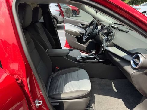 Used 2026 Chevrolet Trax LT w/ Driver Confidence Package FWD image 32