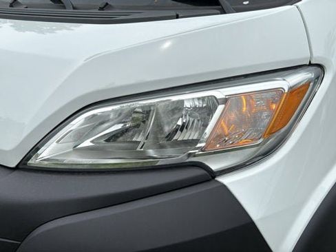 Used 2025 RAM ProMaster 2500 w/ Convenience Group FWD image 9