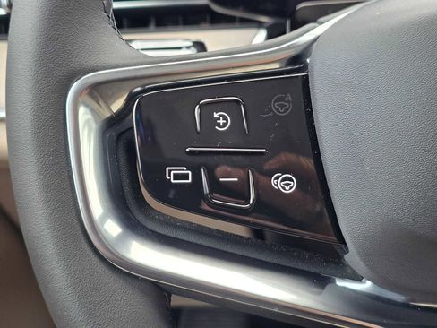 New 2025 Volvo EX90 Plus image 32