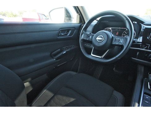 Certified 2025 Nissan Pathfinder SV FWD image 11