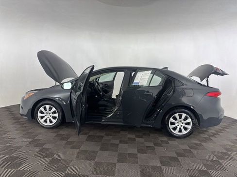 Used 2025 Toyota Corolla LE image 11
