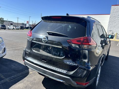 Used 2018 Nissan Rogue SV w/ Premium Package AWD/4WD image 5