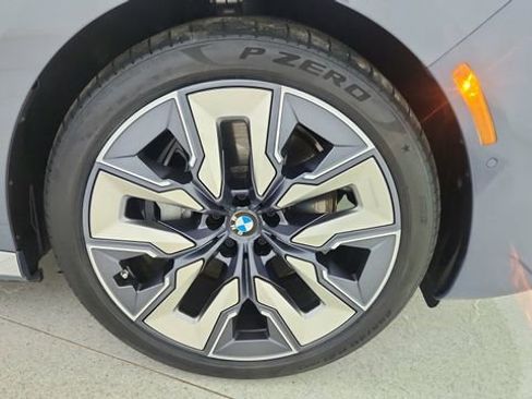Used 2023 BMW i7 xDrive60 image 64