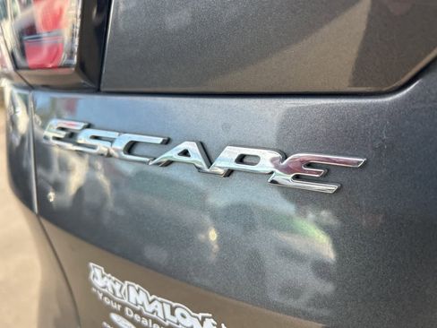 Used 2018 Ford Escape SE image 14