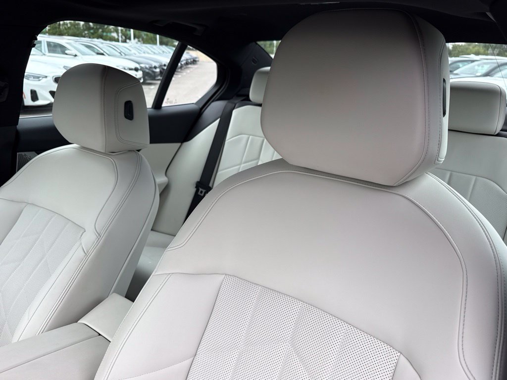 Used 2026 BMW 530i w/ M Sport Package RWD image 22