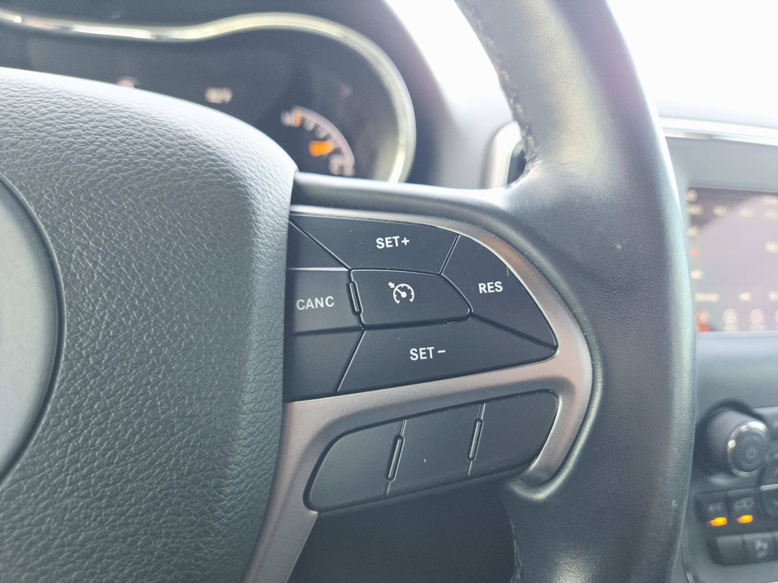Used 2021 Jeep Grand Cherokee Laredo AWD/4WD image 22