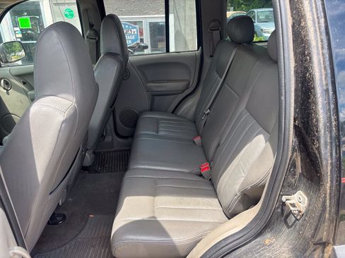 Used 2007 Jeep Liberty Sport AWD/4WD image 15