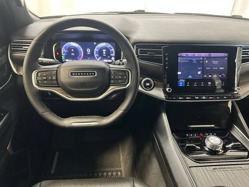 Used 2024 Jeep Wagoneer L Series III w/ Premium Group I AWD/4WD image 3