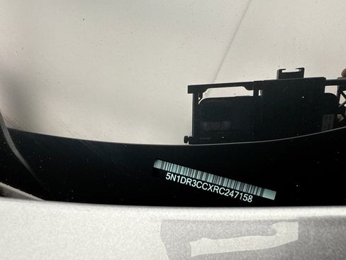 Used 2024 Nissan Pathfinder SL w/ Black Appearance Package image 23