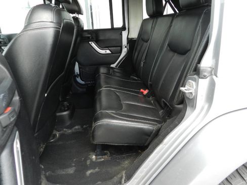 Used 2013 Jeep Wrangler Unlimited Sahara w/ Connectivity Group image 10