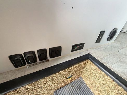 Used 2016 Ford E-450 and Econoline 450 Super Duty w/ Motorhome Prep Package image 13