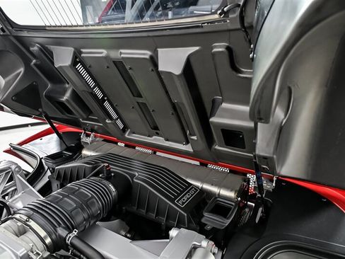 Used 2005 Ford GT RWD image 25